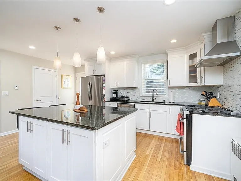 118 W 46th St — Photo 1