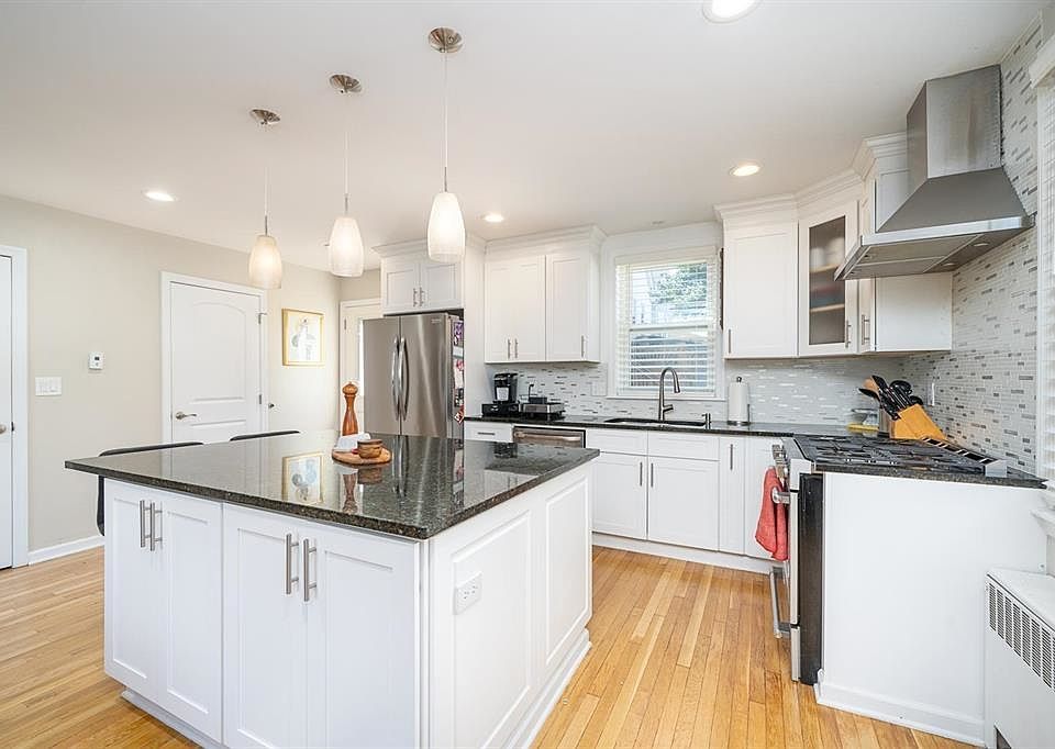 1st image of 118 W 46th St
