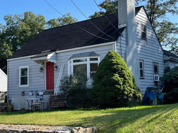 1319 Grandin Ave, Rockville, MD 20851