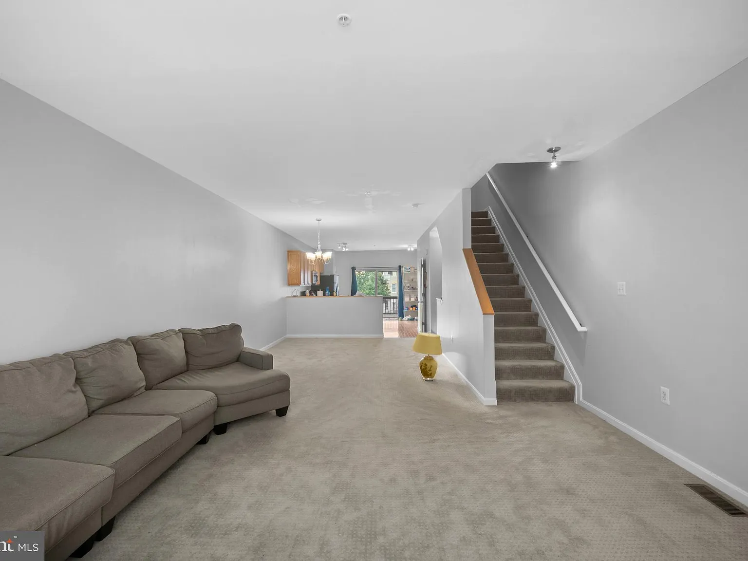 3 bed, 2.5 bath, 2104 sqft, $3,250 — Photo 4