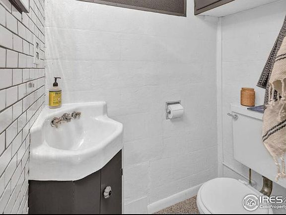 4th image of 321 Sumner St