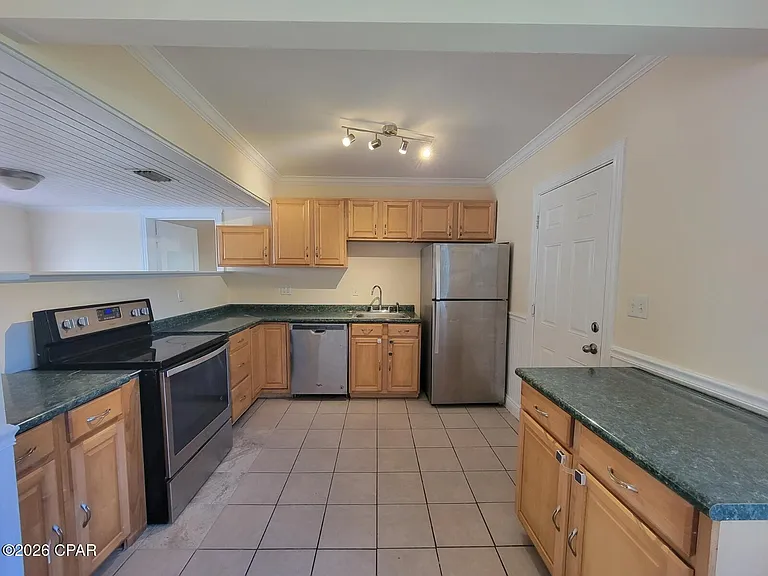 131 Allen Ave — Photo 5