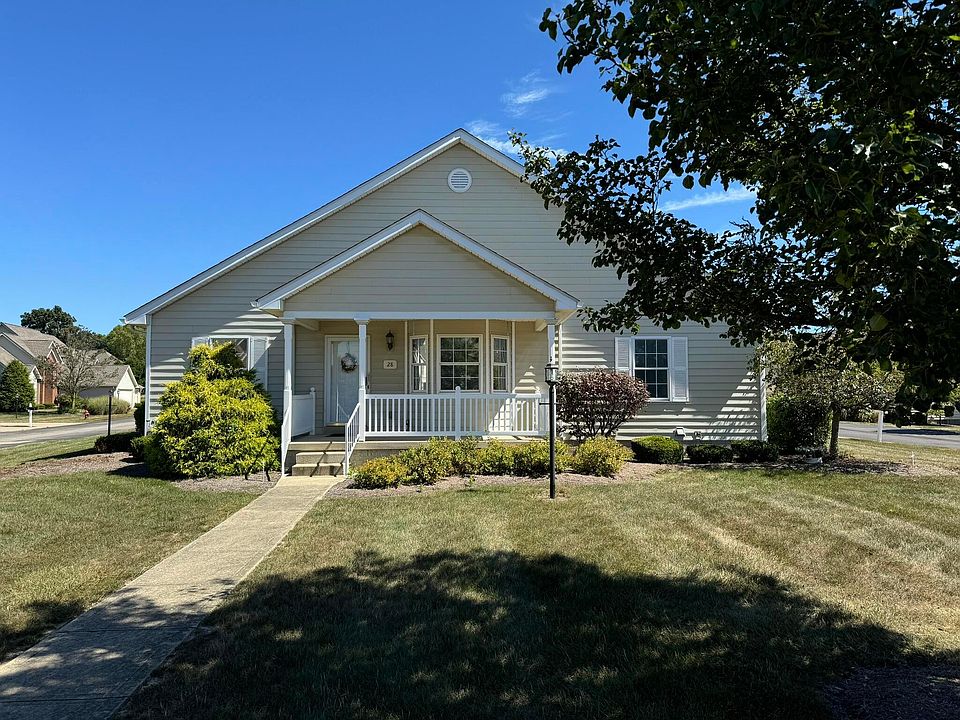 1st image of 28 Fairway Dr