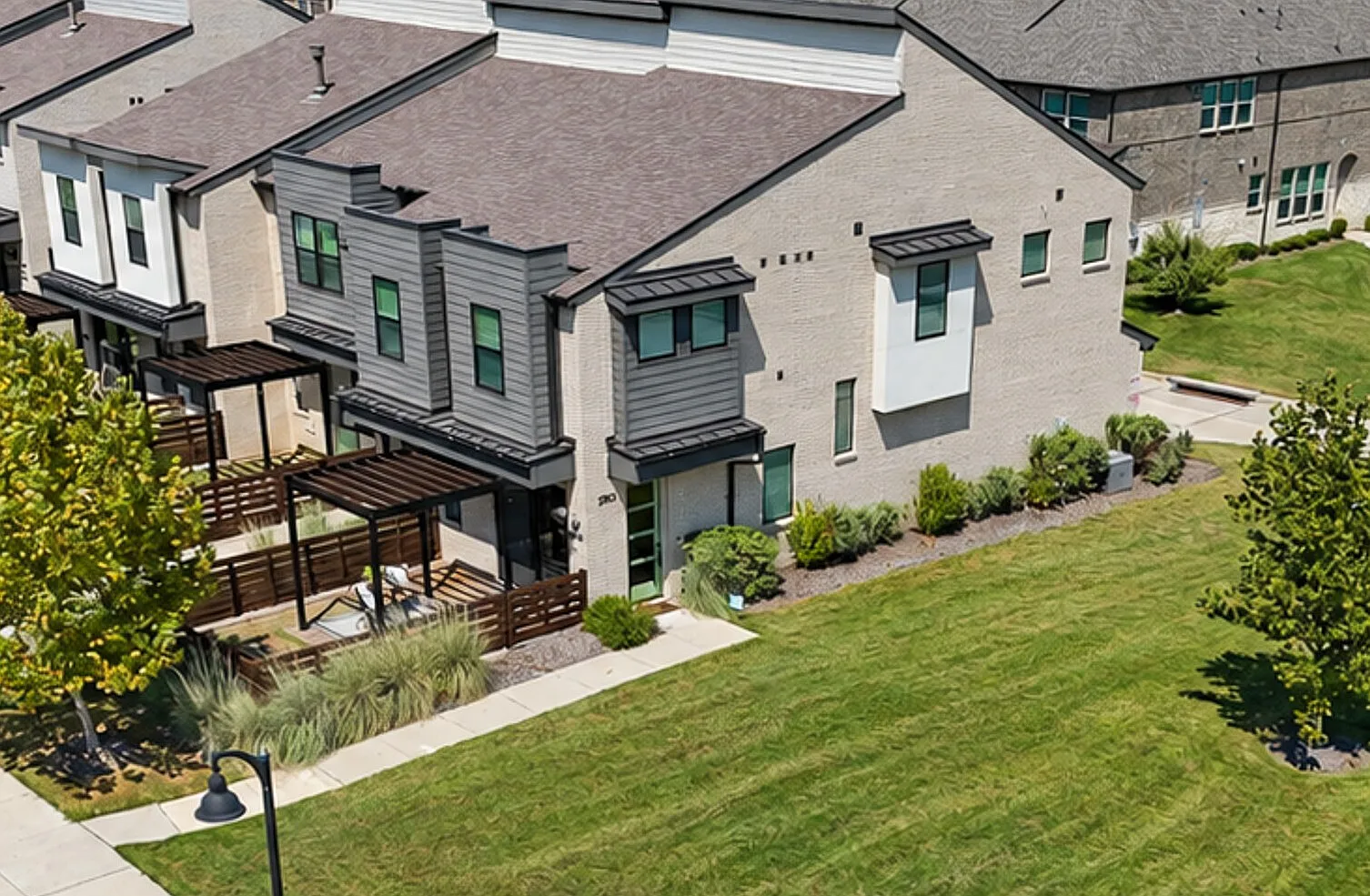 3 bed, 1810 sqft, $2,695 — Photo 3