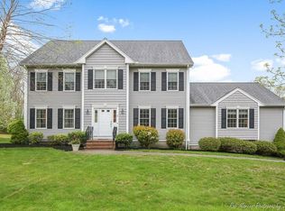 2 Castlegate Rd, Amesbury, MA 01913