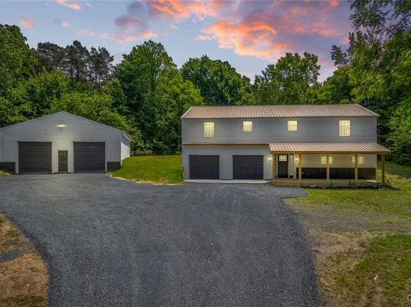 29 Crescent Ln, Fulton, NY 13069