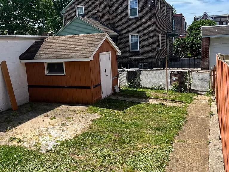 1805 Maple St — Photo 14