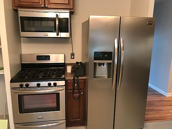 5th image of 30965 Maplewood St