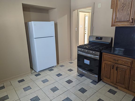 3rd image of 2656 S Kolin Ave #1A