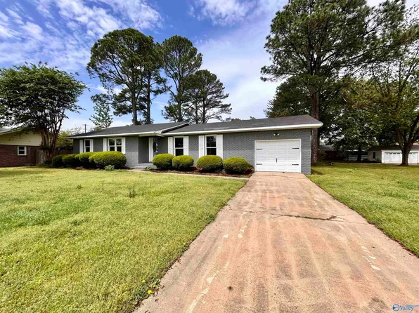1704 Woodmead St SW, Decatur, AL 35601