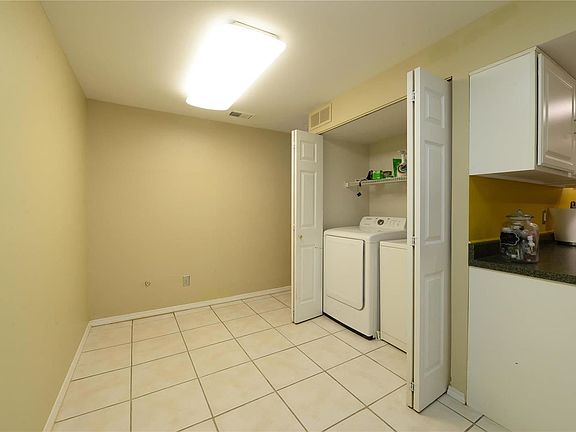 5th image of 337 N Boyle Ave