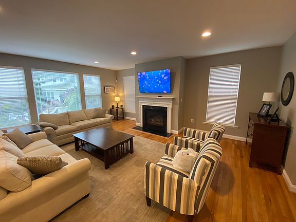 2nd image of 291 Ariel Dr NE
