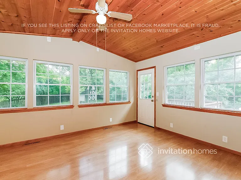 1716 Lamplight Dr — Photo 2