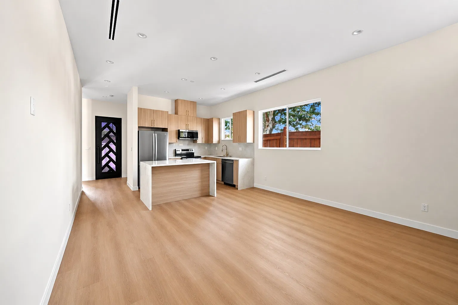 2 bed, 800 sqft, $3,400 — Photo 4