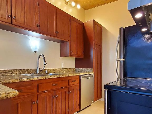 4th image of 1222 Irwin St APT 2