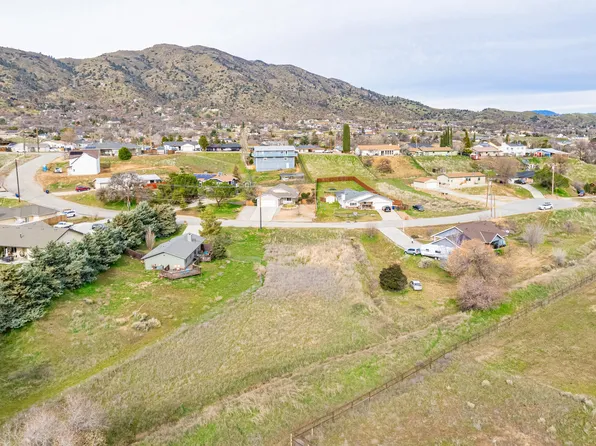 20816 Crest Dr, Tehachapi, CA 93561