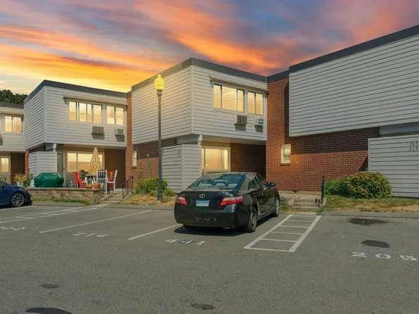 204 West Walk #204, West Haven, CT 06516