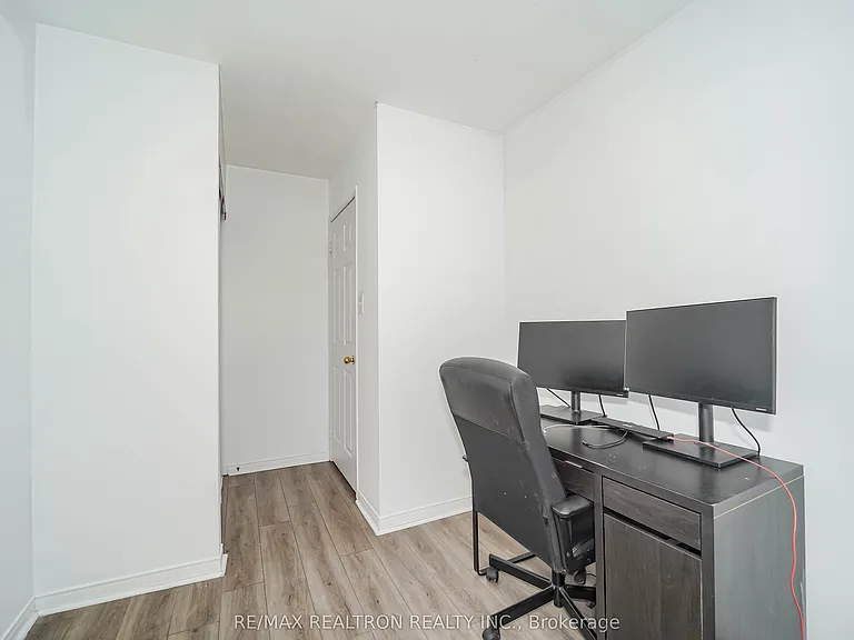 401 Rossland Rd E — Photo 21