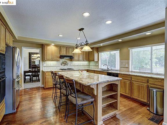2nd image of 2275 Tamarisk Ct