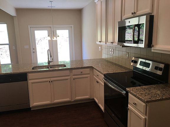 4th image of 240 Highland Pointe Cir E