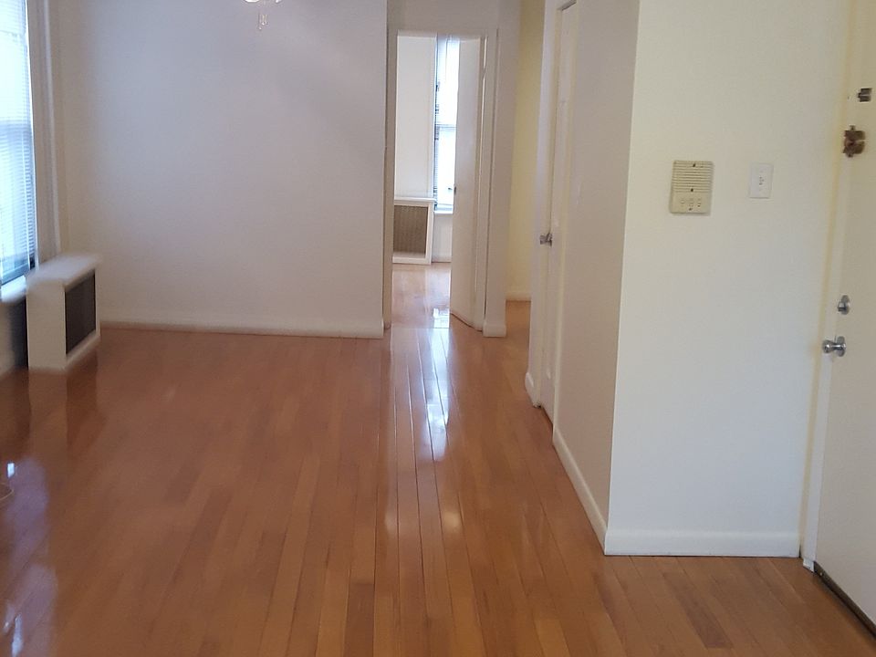 2nd image of 202 33rd St APT 2