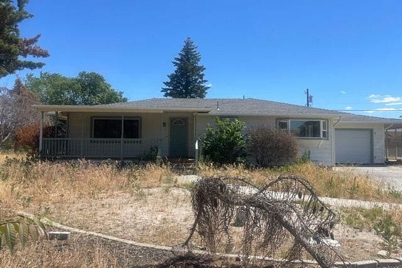 1st image of 76 Crest Dr