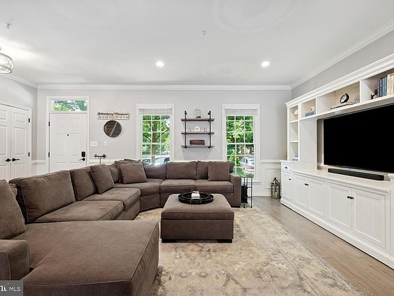 5th image of 17 Kent Gardens Cir