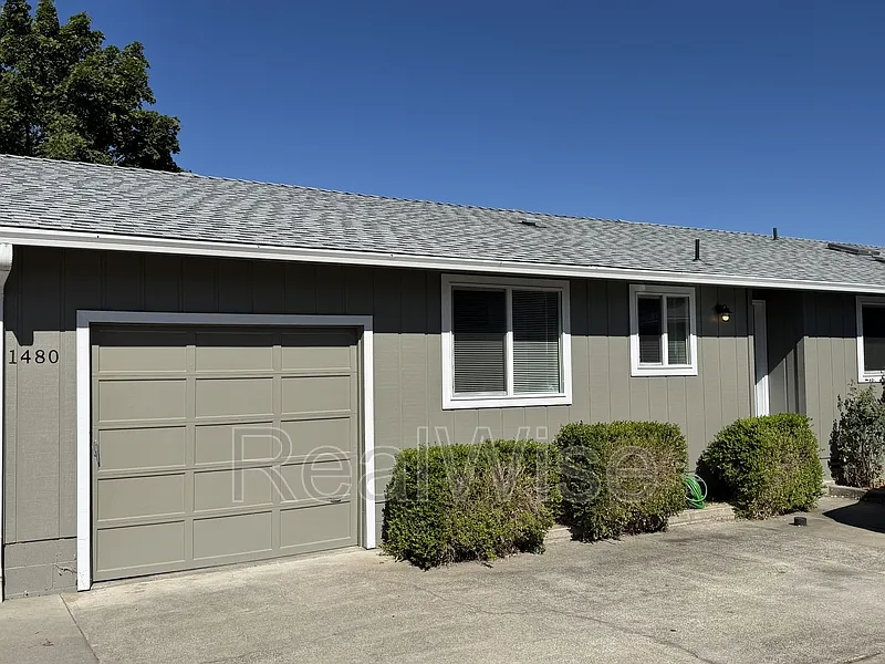 2 bed, 1.0 bath, $1,450 — Photo 1