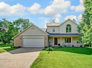 1904 Pikeview Dr, Warsaw, IN 46580