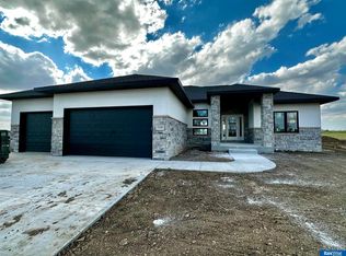 3540 Tree Line Dr, Lincoln, NE 68516