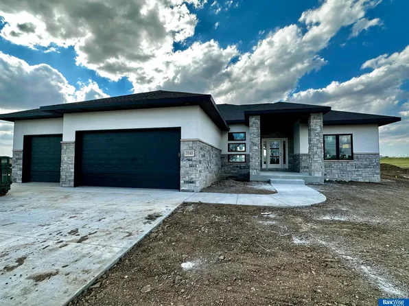 3540 Tree Line Dr, Lincoln, NE 68516