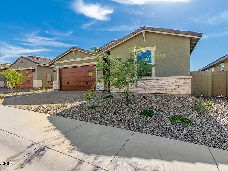 8526 S 69th Ln — Photo 3