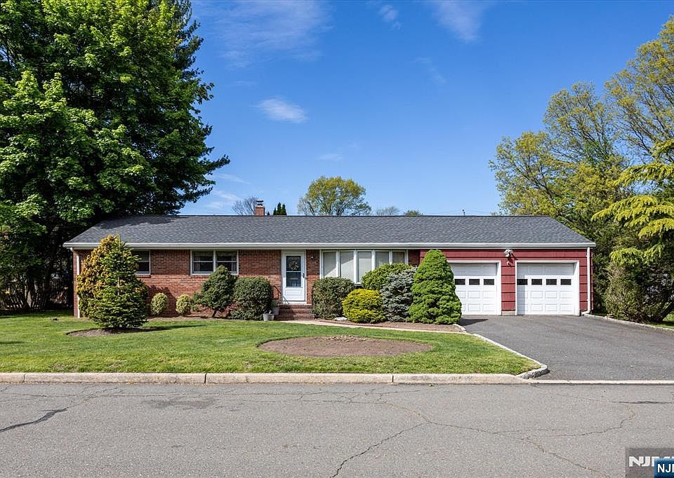 1st image of 630 Valley Ct