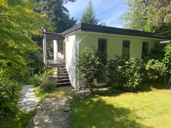(undisclosed Address), North Vancouver, BC V7R 3S7