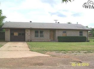 408 W Glisson Ave, Electra, TX 76360