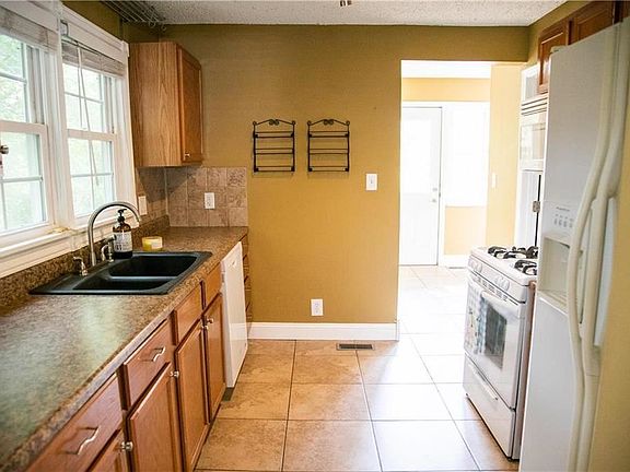 4th image of 1131 E Gudgell Ave