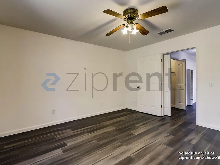 168 W Adams St — Photo 16