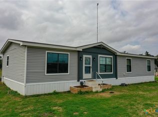 302 Lincoln St, Edna, TX 77957