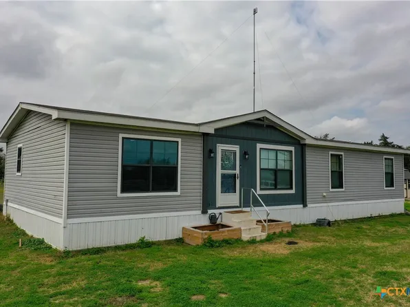 302 Lincoln St, Edna, TX 77957