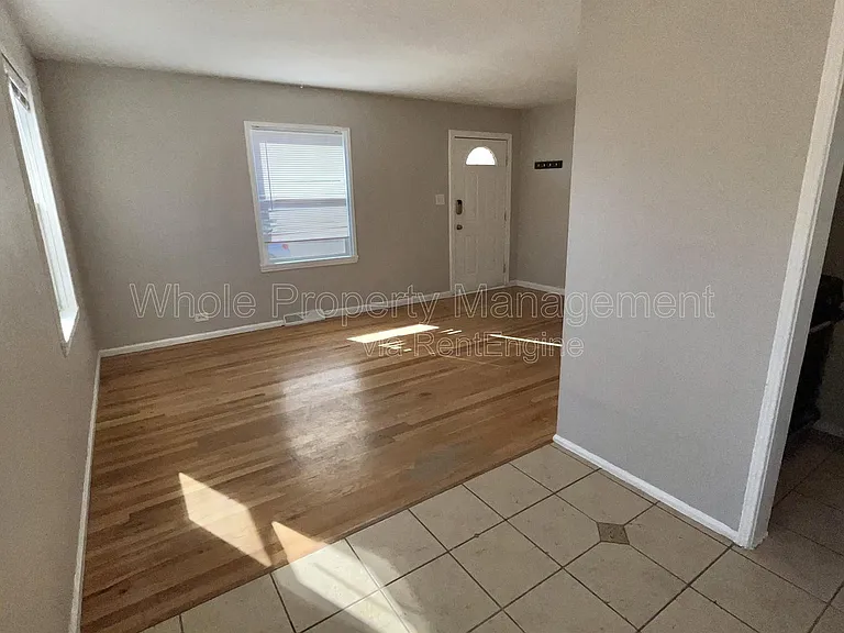 4360 Saint Paul St — Photo 3