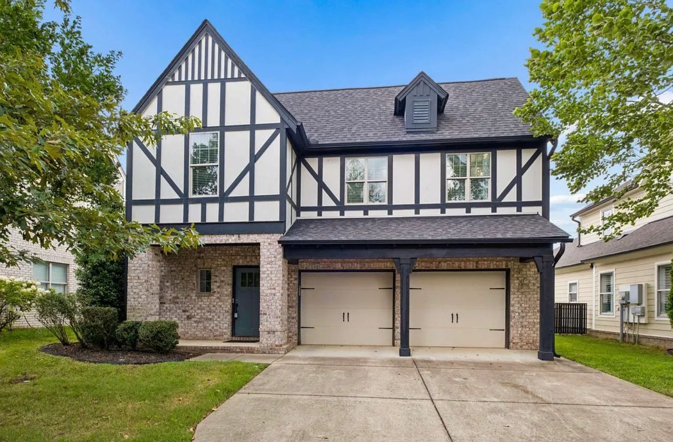 4 bed, 2400 sqft, $3,200 — Photo 1