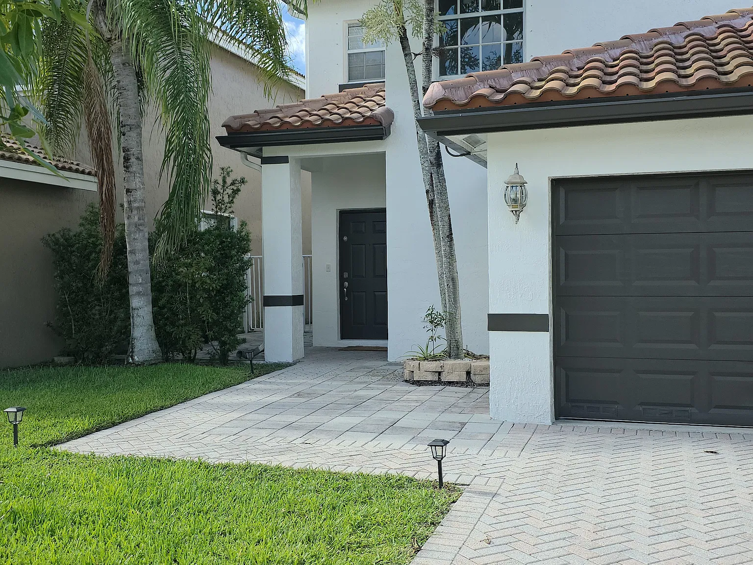 3 bed, 2.5 bath, 1850 sqft, $3,900 — Photo 2