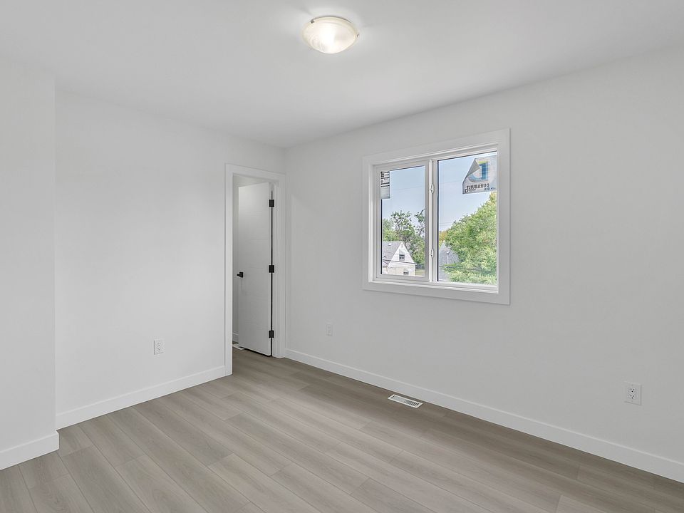 1st image of 1273 Manitoba Ave