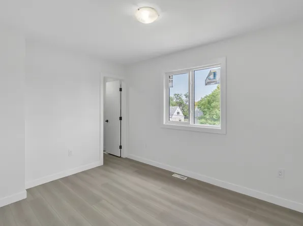 1273 Manitoba Ave, Winnipeg, MB R2X 0K8