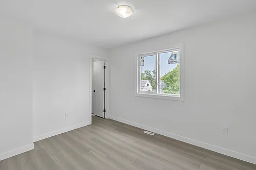 1273 Manitoba Ave Photo 1