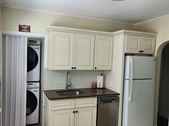 4th image of 192 Canfield Ave #1