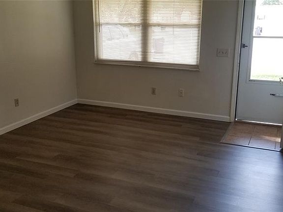 3rd image of 41 Scarlet Dr