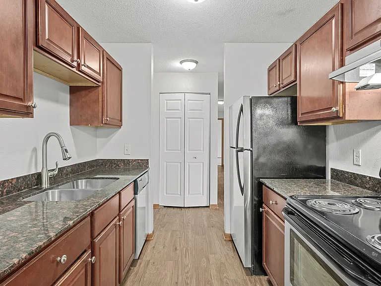 River Ridge Apartments — Photo 10