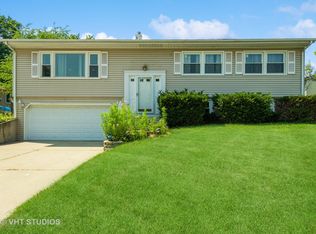 542 Weidner Rd, Buffalo Grove, IL 60089