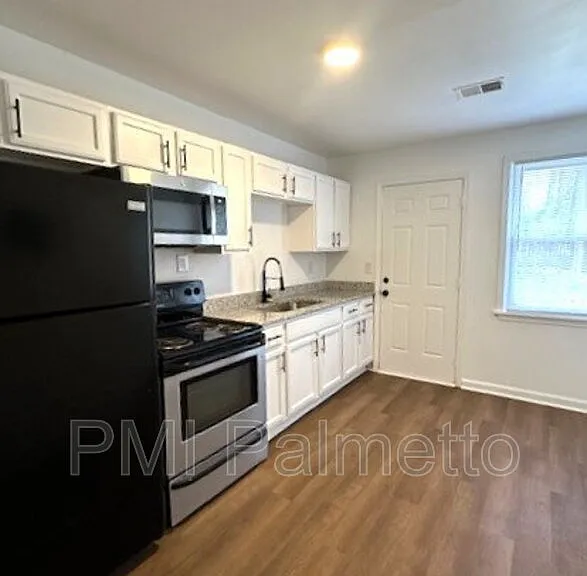 1319 Hendrix St — Photo 3
